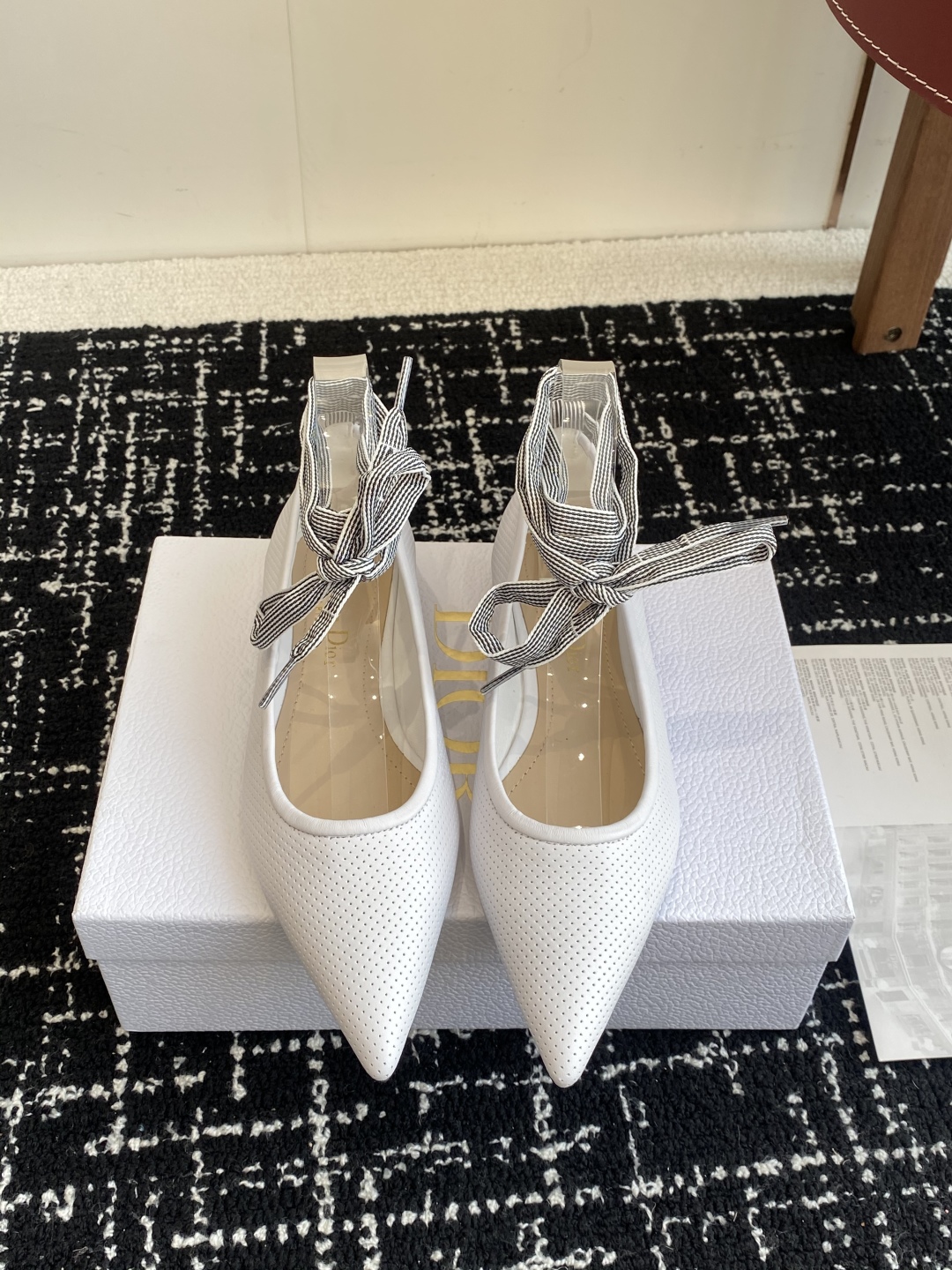 代购级
Dior 迪奥 25ss 春夏走秀新款Tribales系列女鞋 

CD明星同款时尚 平底 高跟