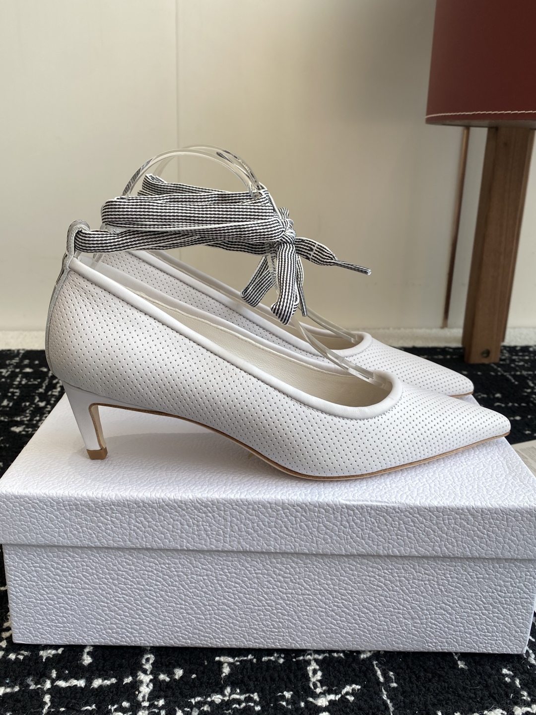 代购级
Dior 迪奥 25ss 春夏走秀新款Tribales系列女鞋 

CD明星同款时尚 平底 高跟