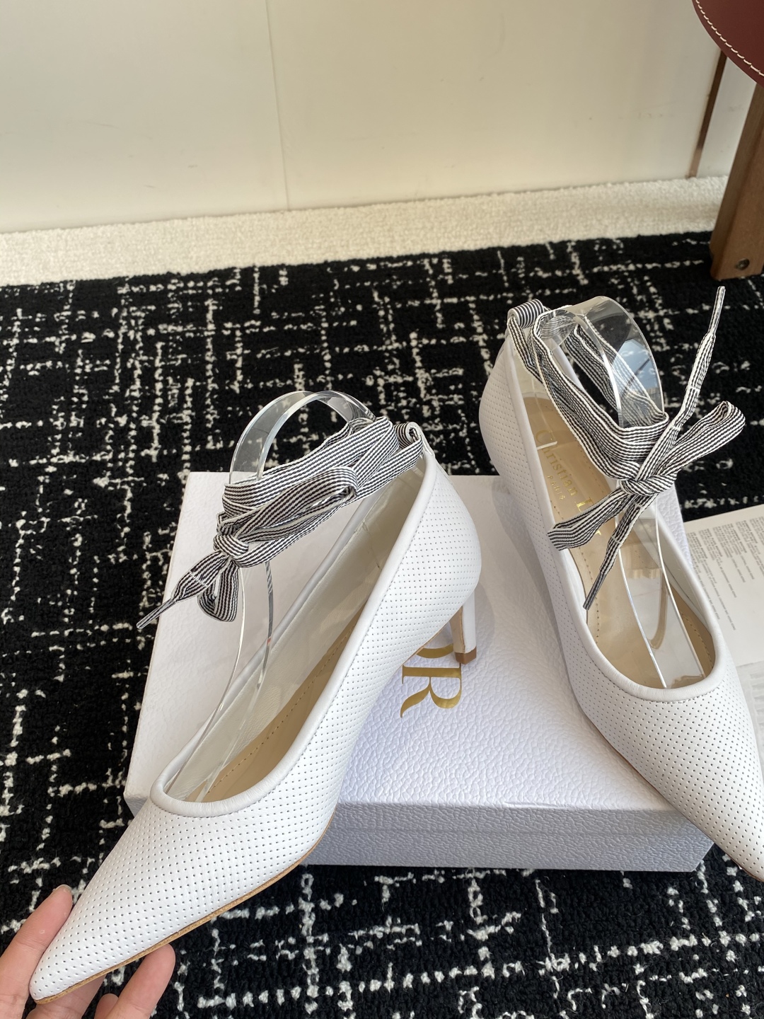 代购级
Dior 迪奥 25ss 春夏走秀新款Tribales系列女鞋 

CD明星同款时尚 平底 高跟