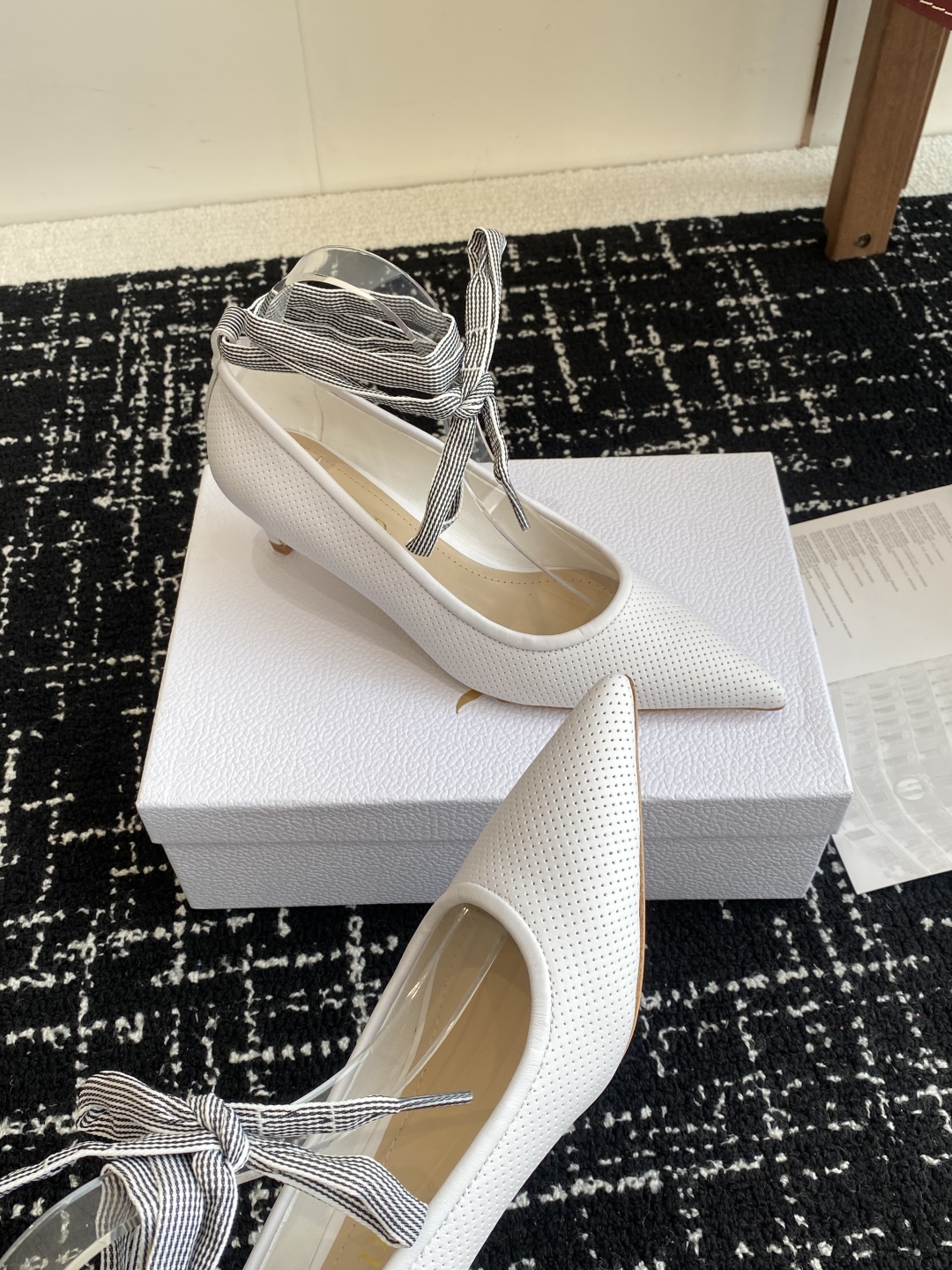 代购级
Dior 迪奥 25ss 春夏走秀新款Tribales系列女鞋 

CD明星同款时尚 平底 高跟