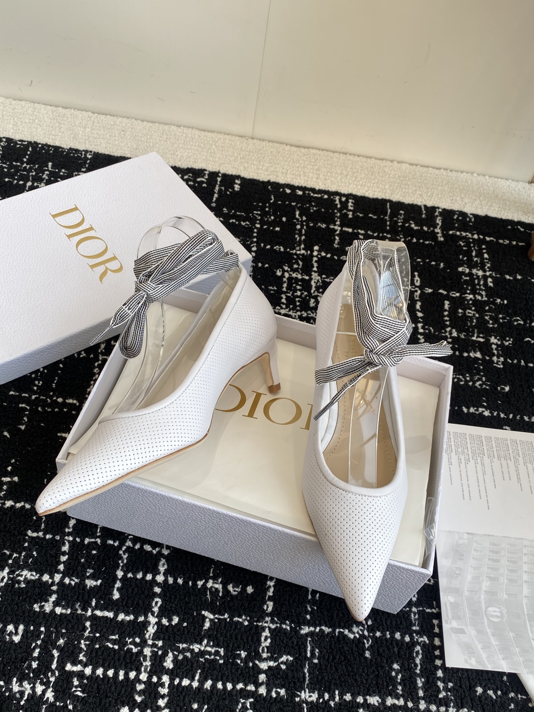 代购级
Dior 迪奥 25ss 春夏走秀新款Tribales系列女鞋 

CD明星同款时尚 平底 高跟