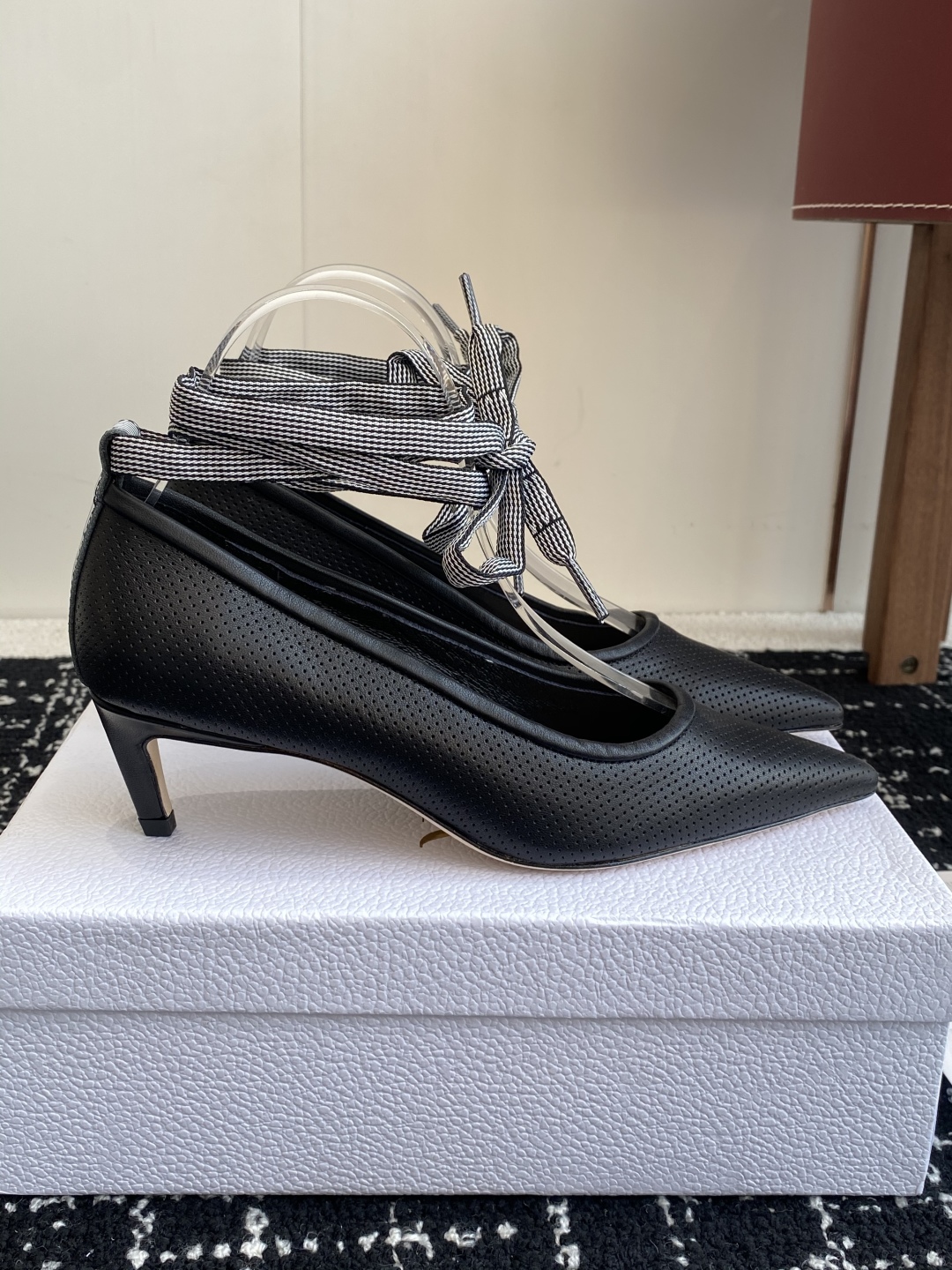 代购级
Dior 迪奥 25ss 春夏走秀新款Tribales系列女鞋 

CD明星同款时尚 平底 高跟