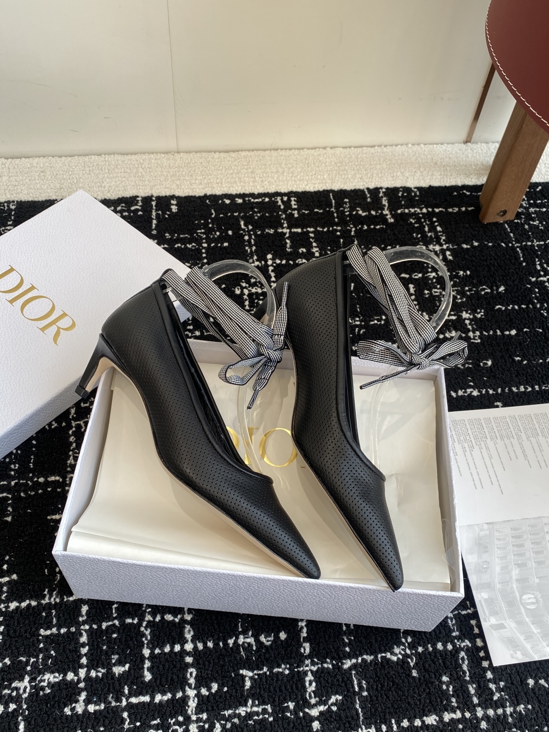 代购级
Dior 迪奥 25ss 春夏走秀新款Tribales系列女鞋 

CD明星同款时尚 平底 高跟
