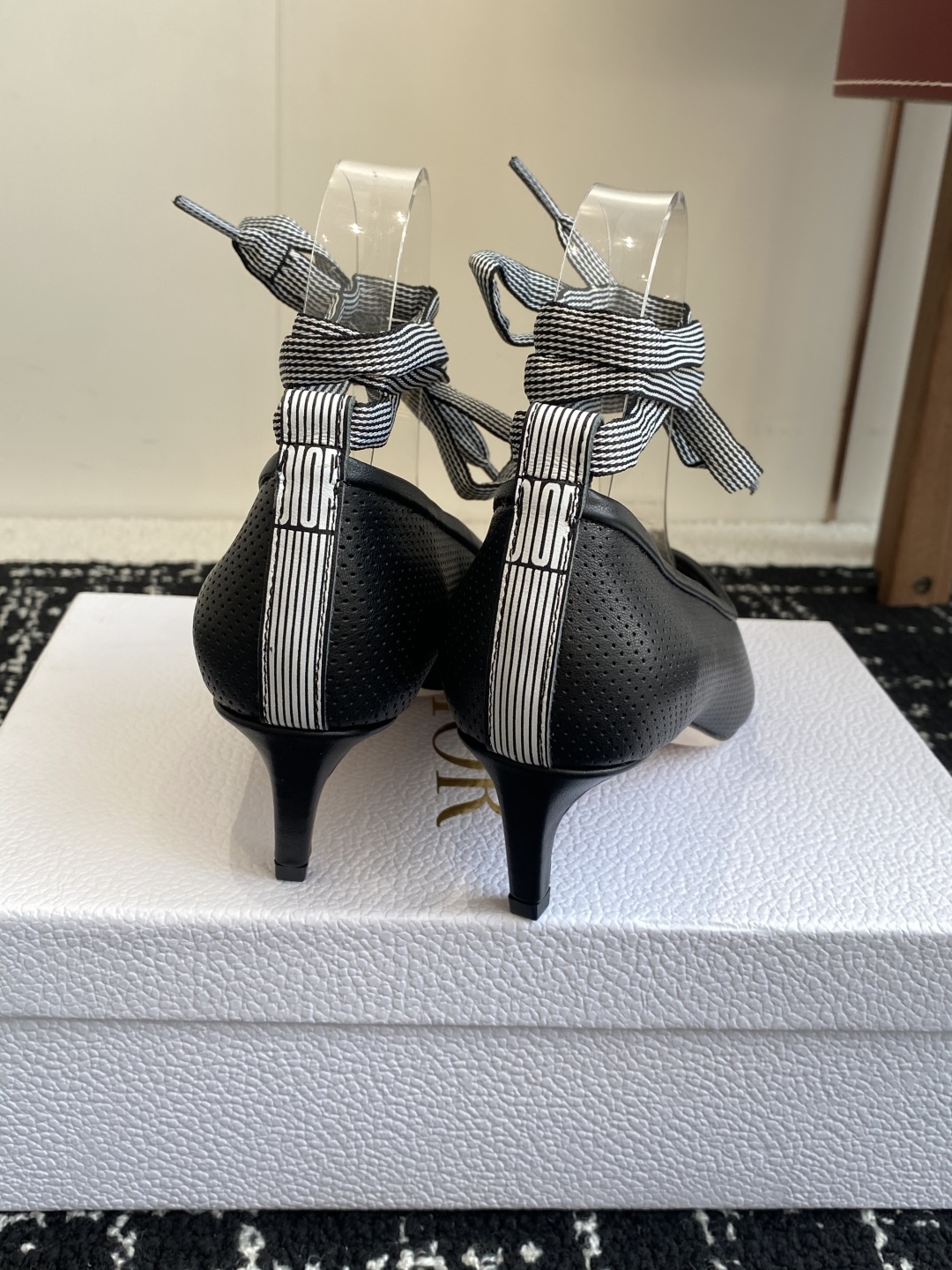 代购级
Dior 迪奥 25ss 春夏走秀新款Tribales系列女鞋 

CD明星同款时尚 平底 高跟