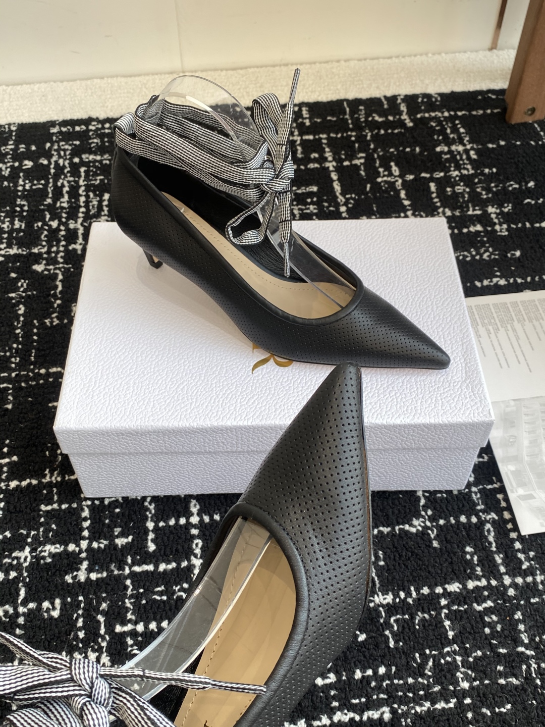 代购级
Dior 迪奥 25ss 春夏走秀新款Tribales系列女鞋 

CD明星同款时尚 平底 高跟