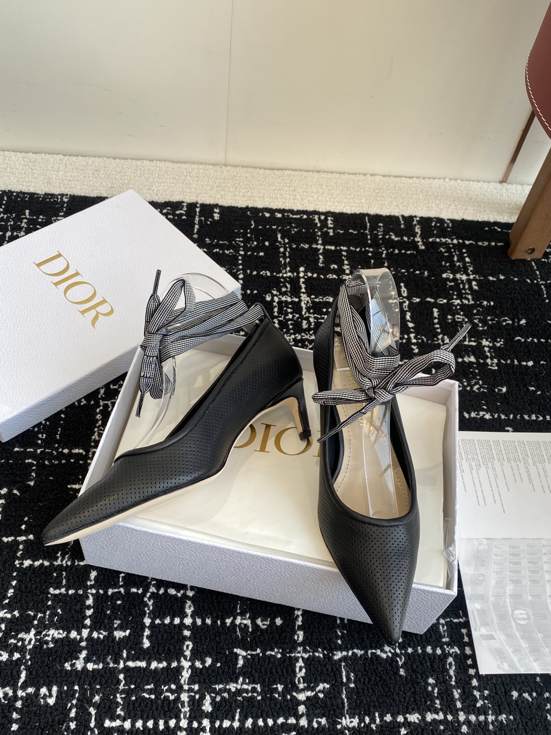 代购级
Dior 迪奥 25ss 春夏走秀新款Tribales系列女鞋 

CD明星同款时尚 平底 高跟