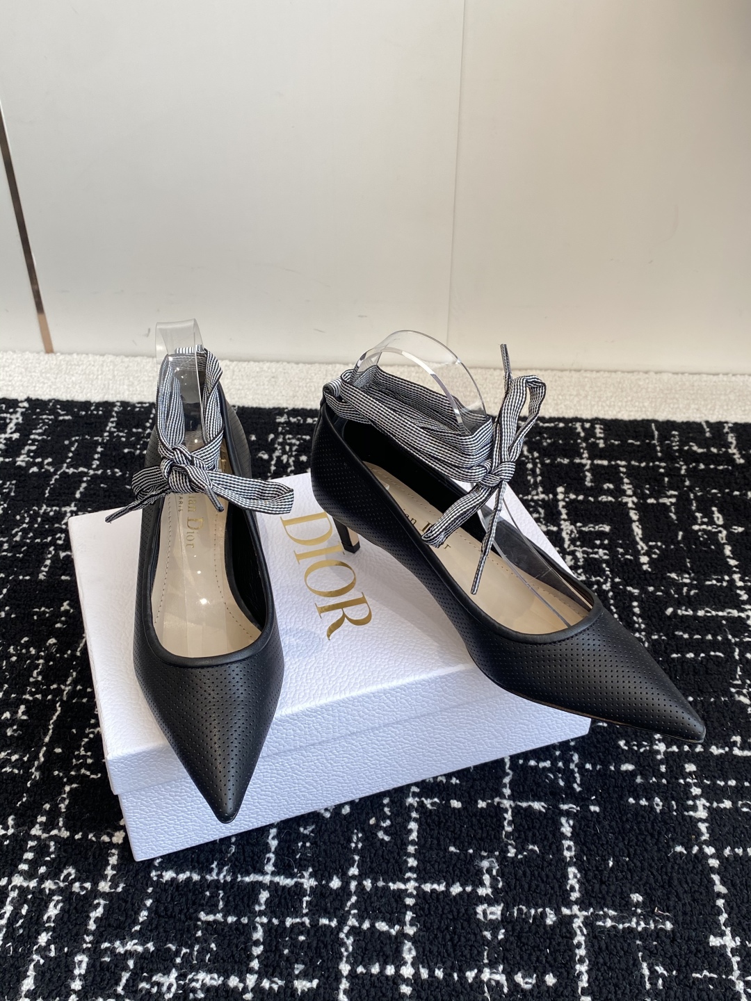 代购级
Dior 迪奥 25ss 春夏走秀新款Tribales系列女鞋 

CD明星同款时尚 平底 高跟