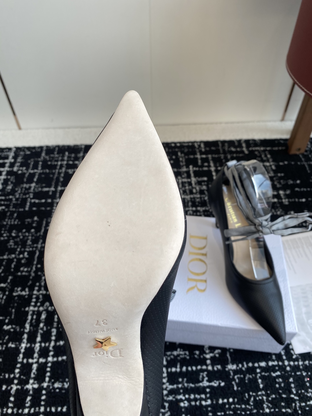 代购级
Dior 迪奥 25ss 春夏走秀新款Tribales系列女鞋 

CD明星同款时尚 平底 高跟