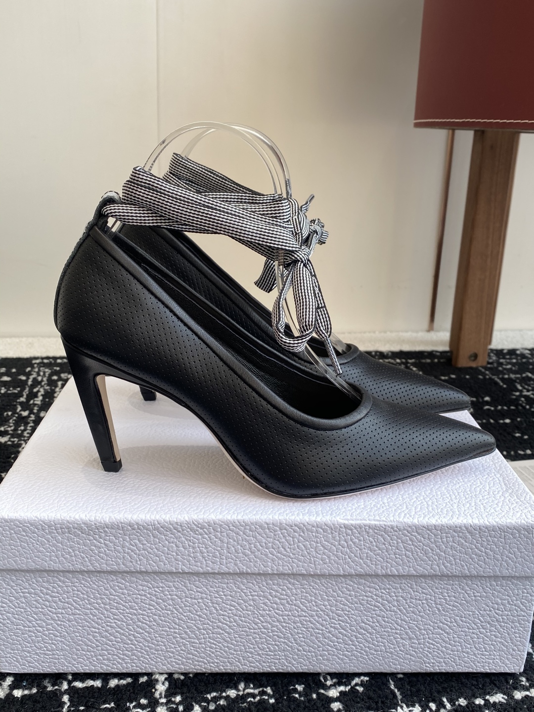 代购级
Dior 迪奥 25ss 春夏走秀新款Tribales系列女鞋 

CD明星同款时尚 平底 高跟