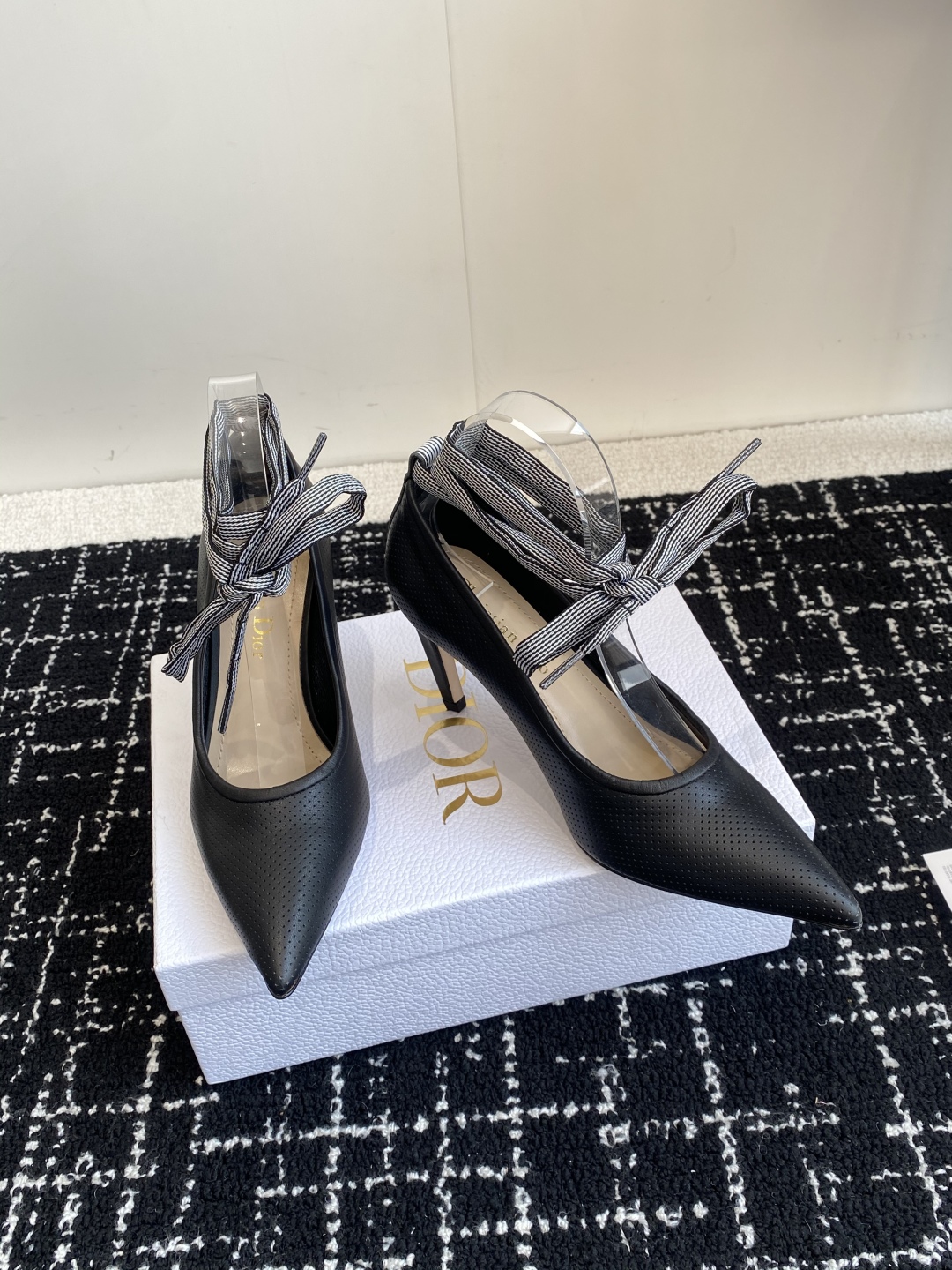代购级
Dior 迪奥 25ss 春夏走秀新款Tribales系列女鞋 

CD明星同款时尚 平底 高跟