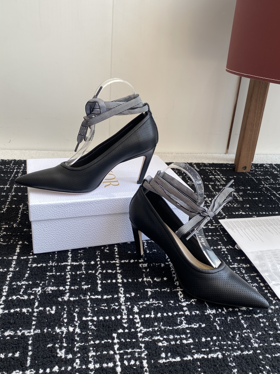 代购级
Dior 迪奥 25ss 春夏走秀新款Tribales系列女鞋 

CD明星同款时尚 平底 高跟