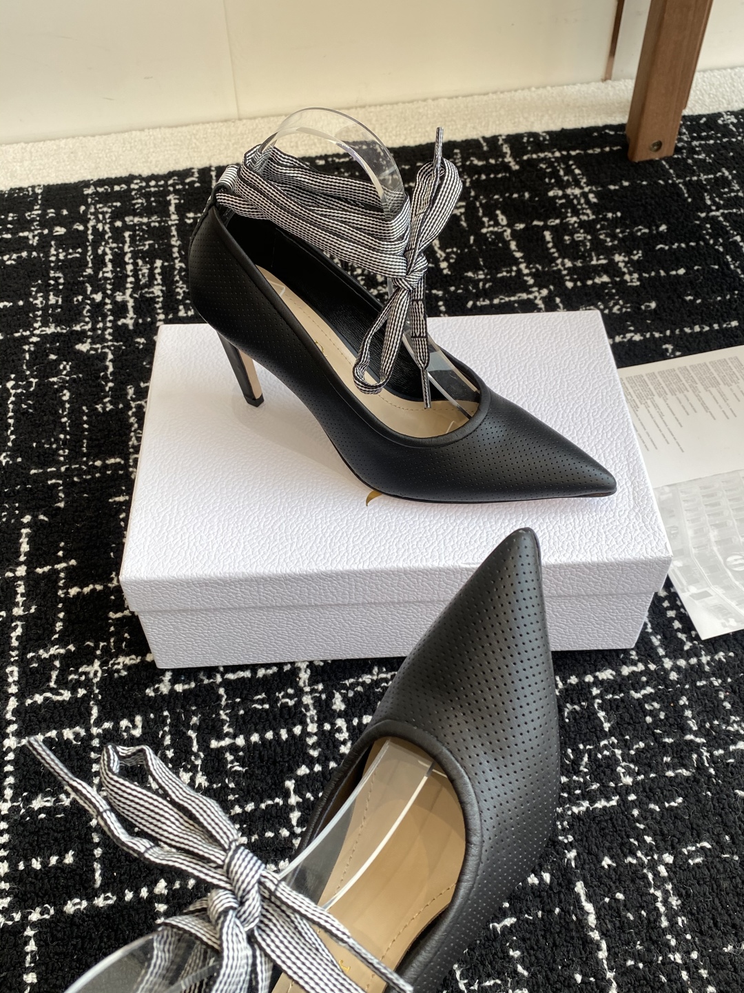代购级
Dior 迪奥 25ss 春夏走秀新款Tribales系列女鞋 

CD明星同款时尚 平底 高跟