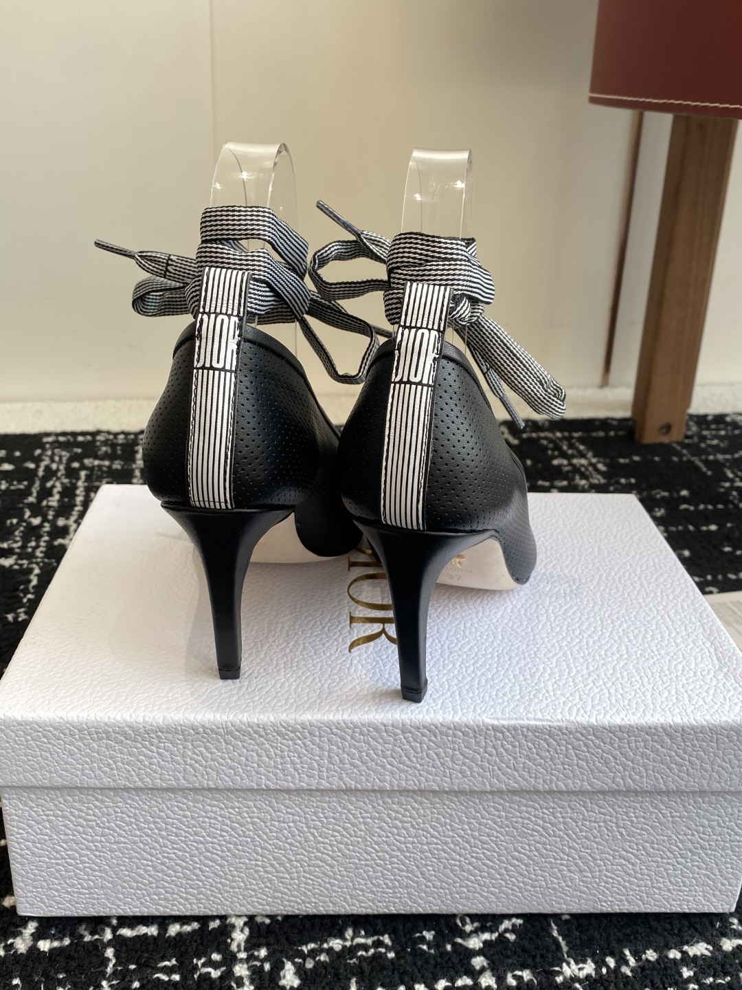 代购级
Dior 迪奥 25ss 春夏走秀新款Tribales系列女鞋 

CD明星同款时尚 平底 高跟