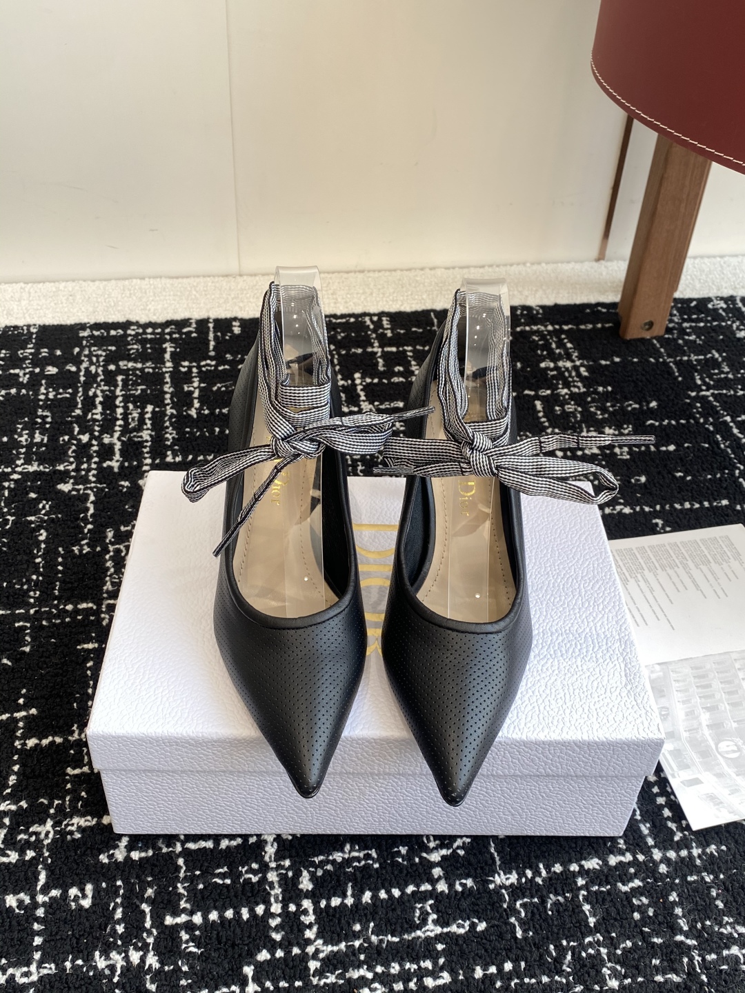 代购级
Dior 迪奥 25ss 春夏走秀新款Tribales系列女鞋 

CD明星同款时尚 平底 高跟