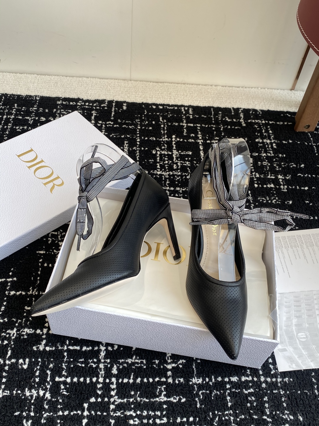 代购级
Dior 迪奥 25ss 春夏走秀新款Tribales系列女鞋 

CD明星同款时尚 平底 高跟