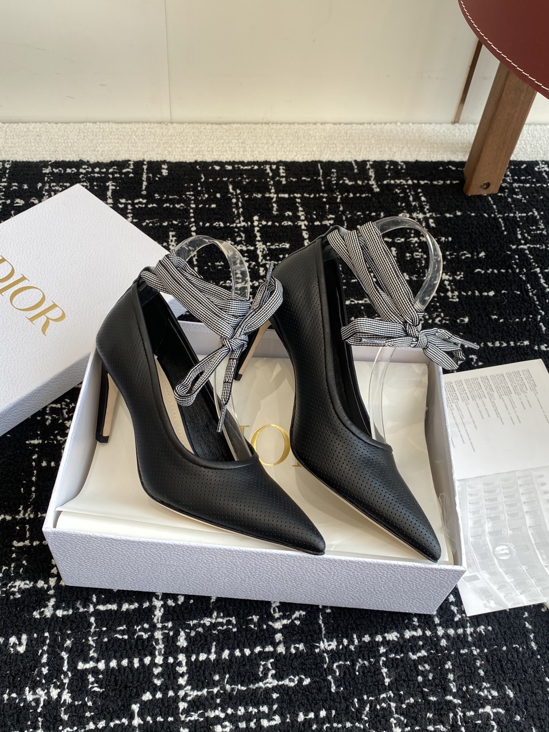 代购级
Dior 迪奥 25ss 春夏走秀新款Tribales系列女鞋 

CD明星同款时尚 平底 高跟