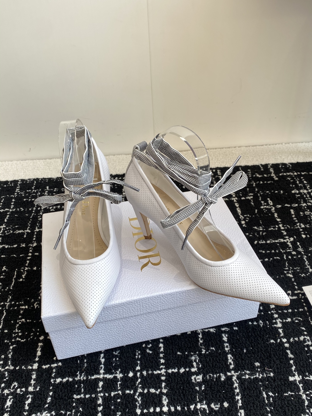 代购级
Dior 迪奥 25ss 春夏走秀新款Tribales系列女鞋 

CD明星同款时尚 平底 高跟