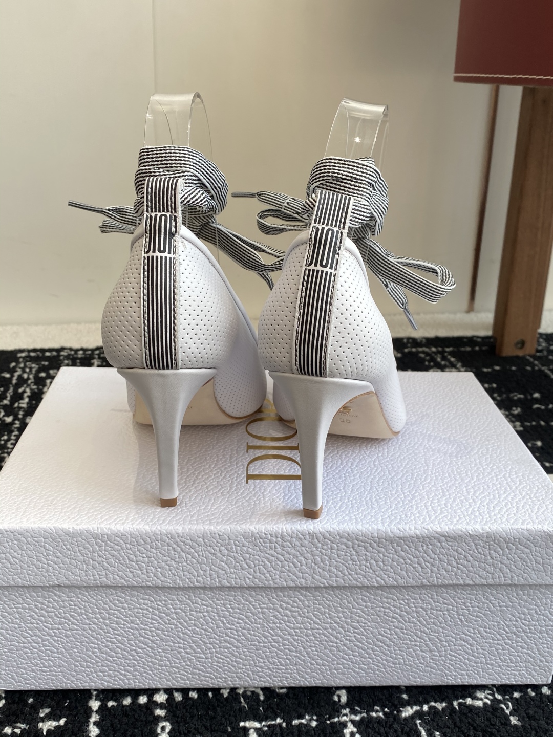 代购级
Dior 迪奥 25ss 春夏走秀新款Tribales系列女鞋 

CD明星同款时尚 平底 高跟