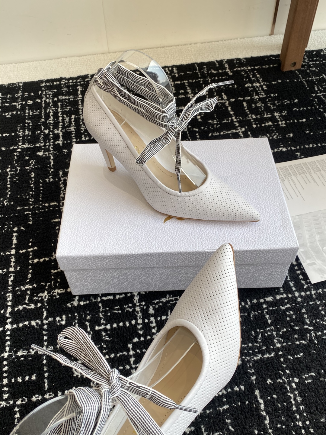 代购级
Dior 迪奥 25ss 春夏走秀新款Tribales系列女鞋 

CD明星同款时尚 平底 高跟