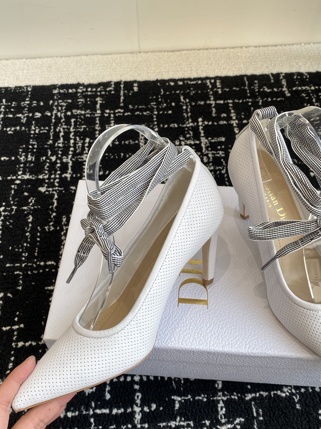 代购级
Dior 迪奥 25ss 春夏走秀新款Tribales系列女鞋 

CD明星同款时尚 平底 高跟