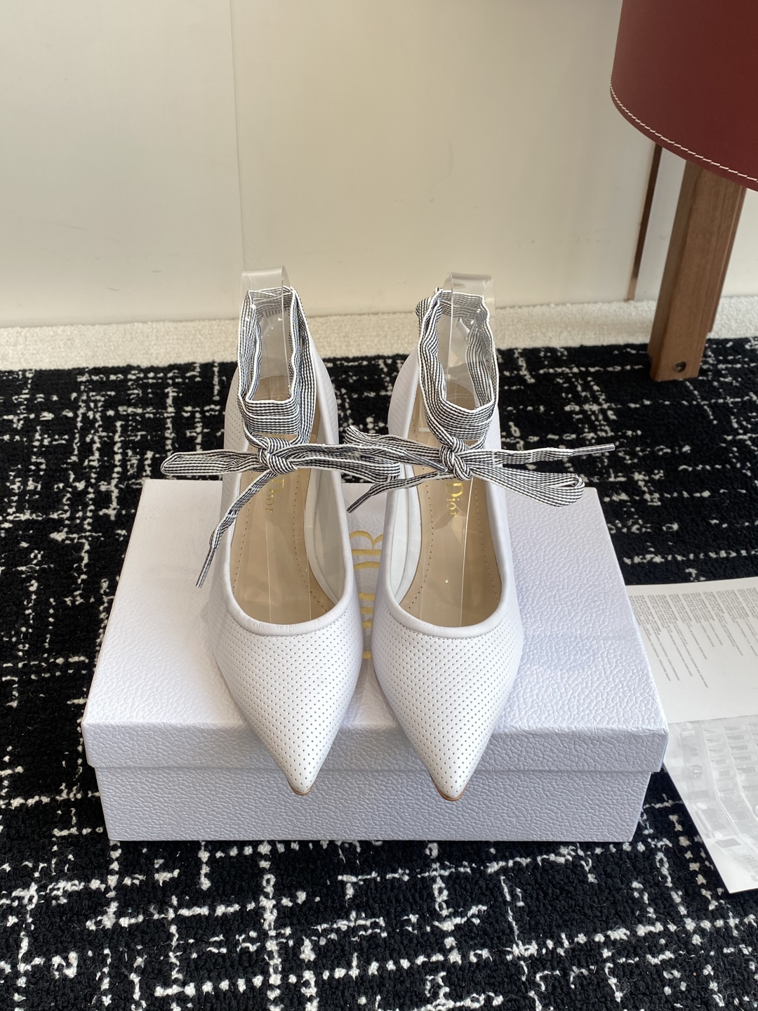 代购级
Dior 迪奥 25ss 春夏走秀新款Tribales系列女鞋 

CD明星同款时尚 平底 高跟