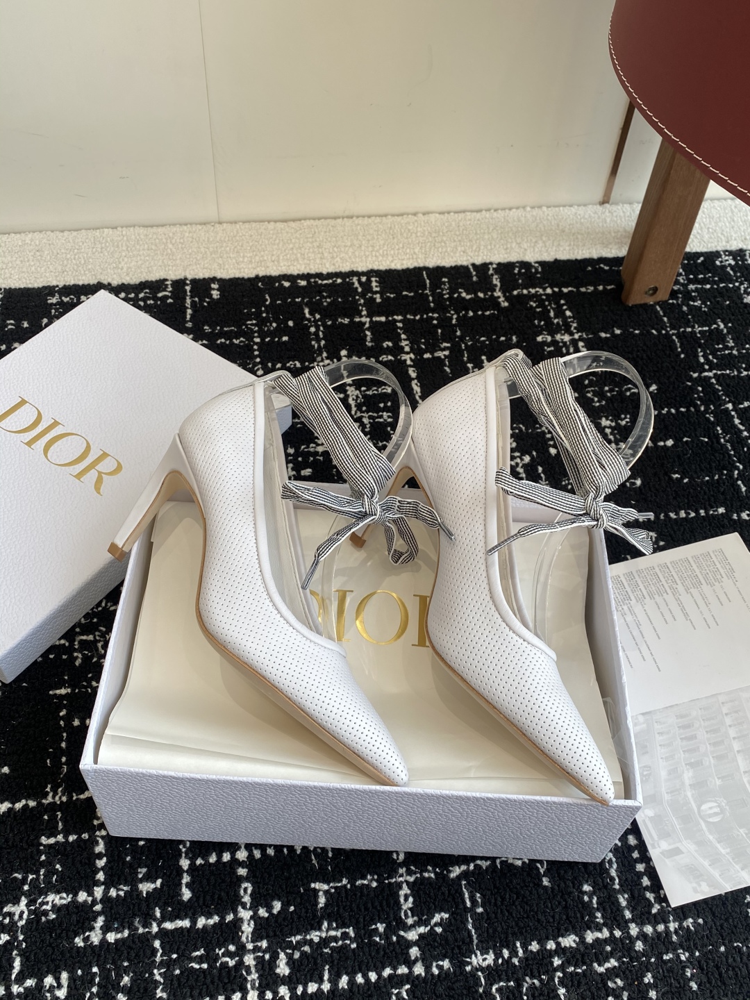 代购级
Dior 迪奥 25ss 春夏走秀新款Tribales系列女鞋 

CD明星同款时尚 平底 高跟