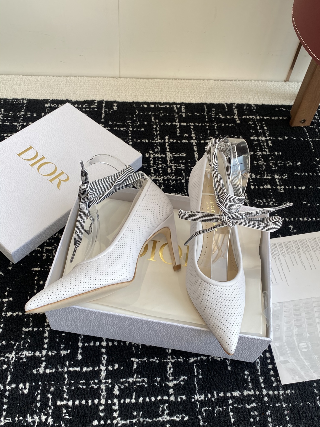 代购级
Dior 迪奥 25ss 春夏走秀新款Tribales系列女鞋 

CD明星同款时尚 平底 高跟