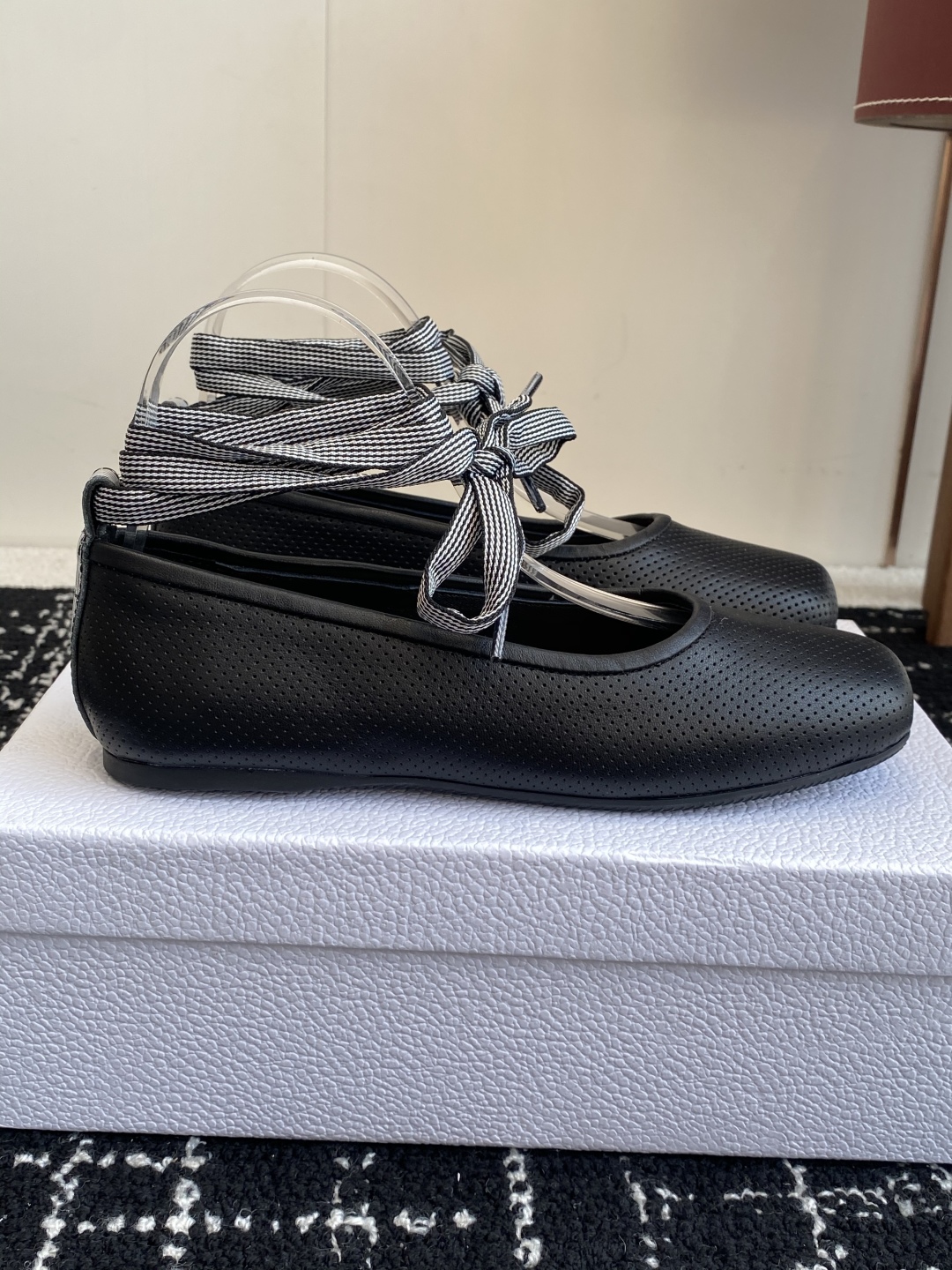 代购级
Dior 迪奥 25ss 春夏走秀新款 芭蕾舞绑带单鞋

CD明星同款时尚 平底 芭蕾舞单鞋 市