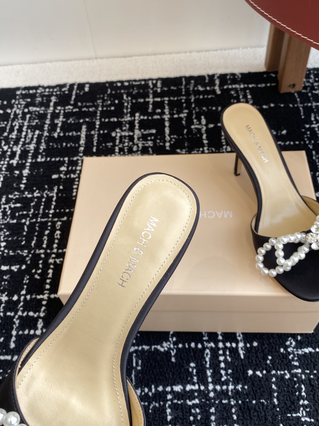 代购级
小众品牌Mach&Mach 绝美蝴蝶结 珍珠高跟系列鞋 

又美又嗲、珍珠蝴蝶结加缠绕式设计让你