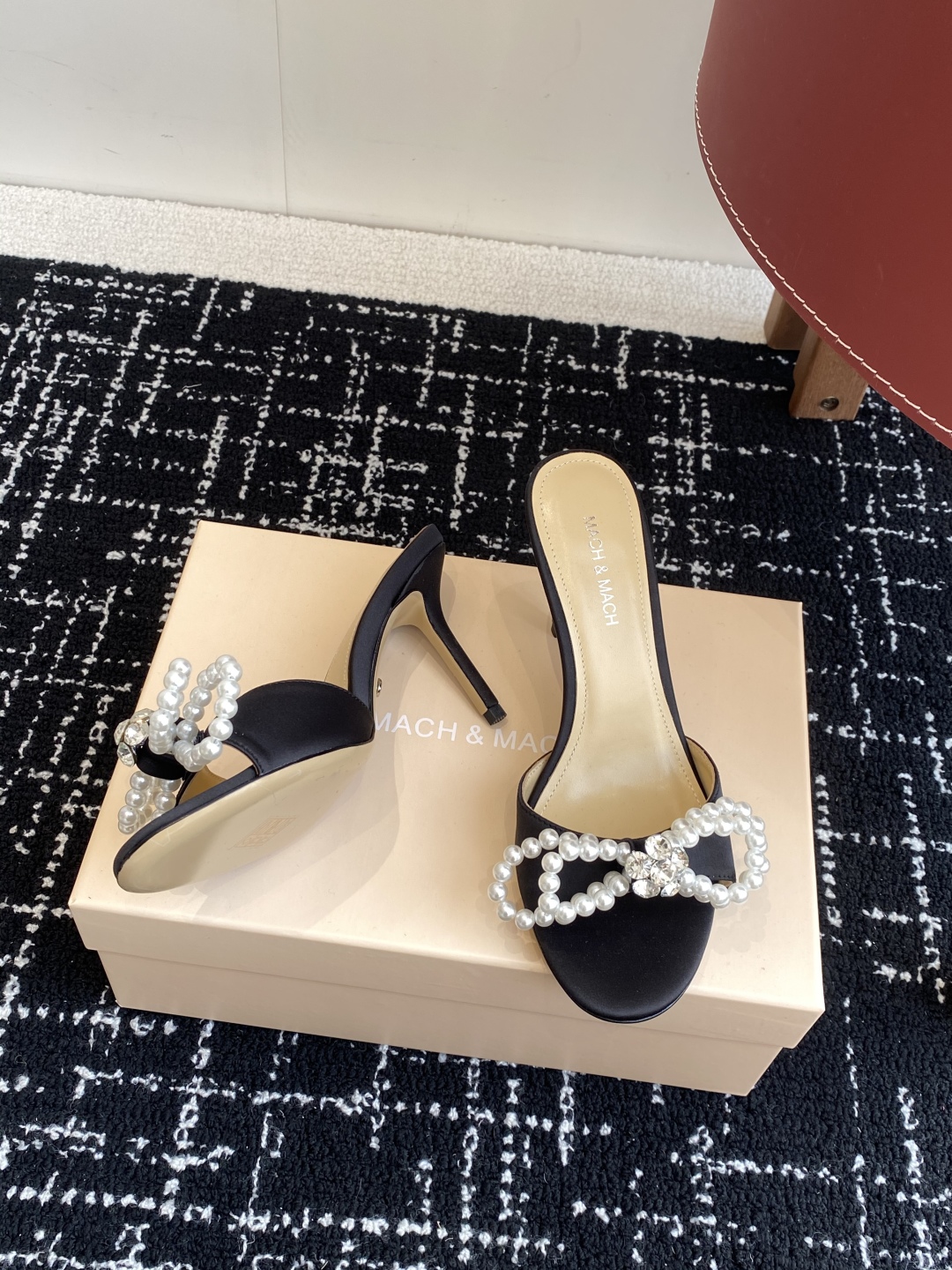 代购级
小众品牌Mach&Mach 绝美蝴蝶结 珍珠高跟系列鞋 

又美又嗲、珍珠蝴蝶结加缠绕式设计让你