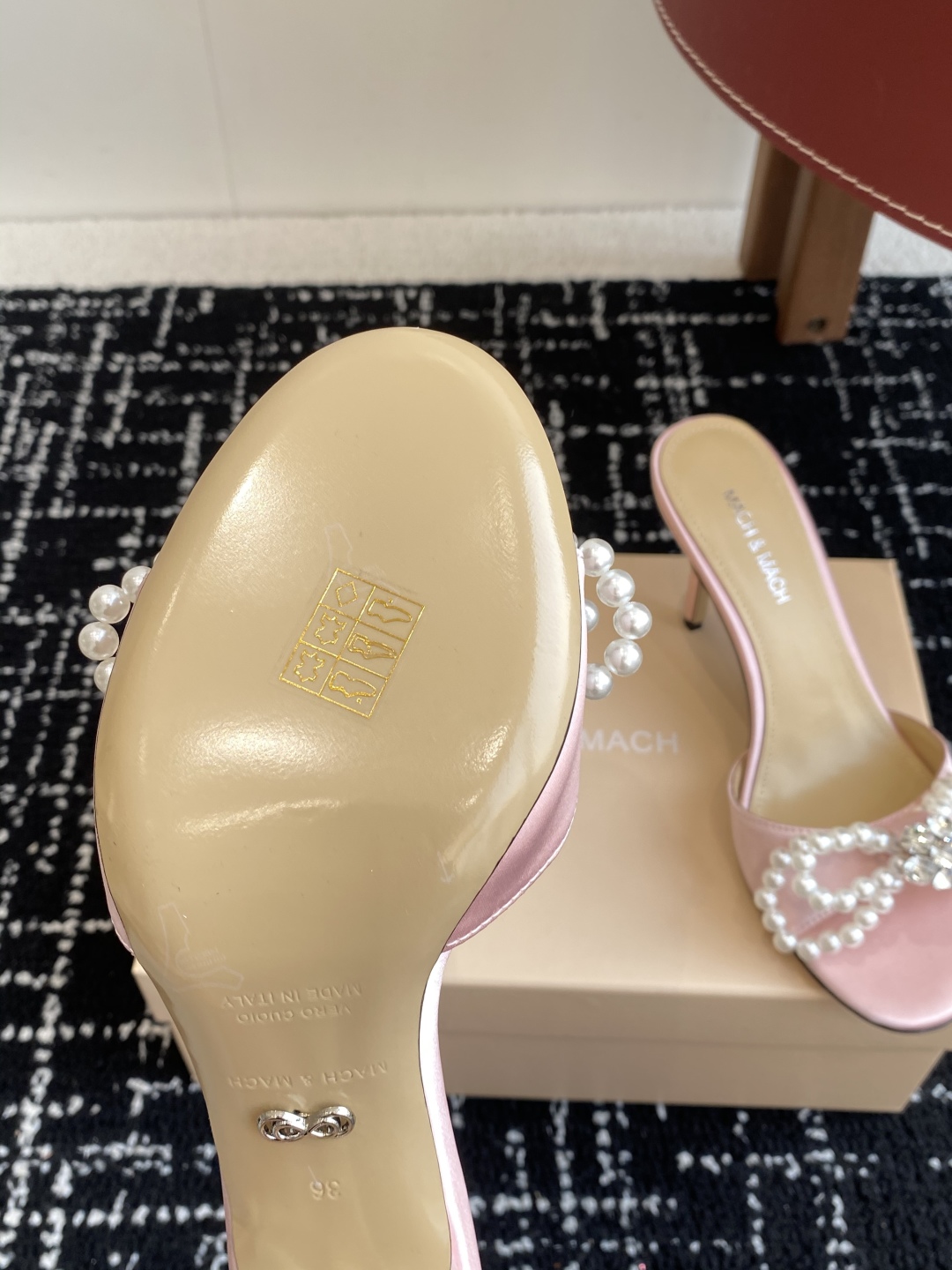 代购级
小众品牌Mach&Mach 绝美蝴蝶结 珍珠高跟系列鞋 

又美又嗲、珍珠蝴蝶结加缠绕式设计让你