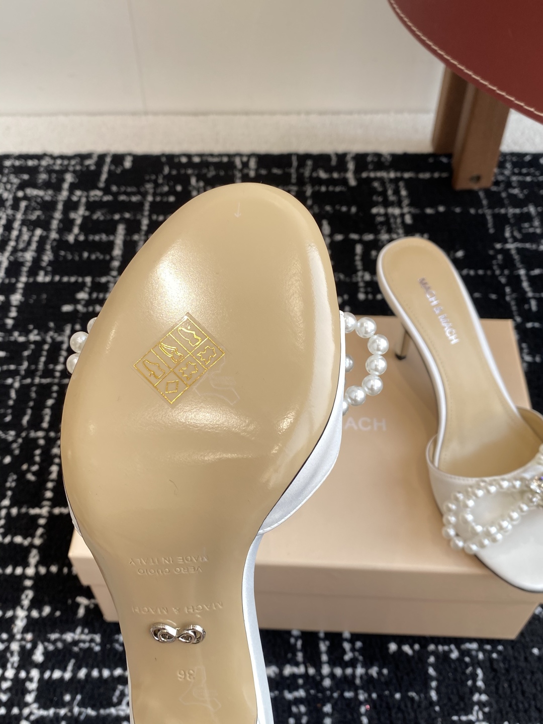 代购级
小众品牌Mach&Mach 绝美蝴蝶结 珍珠高跟系列鞋 

又美又嗲、珍珠蝴蝶结加缠绕式设计让你