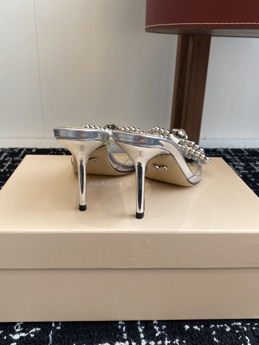 代购级
小众品牌Mach&Mach 绝美蝴蝶结 珍珠高跟系列鞋 

又美又嗲、珍珠蝴蝶结加缠绕式设计让你
