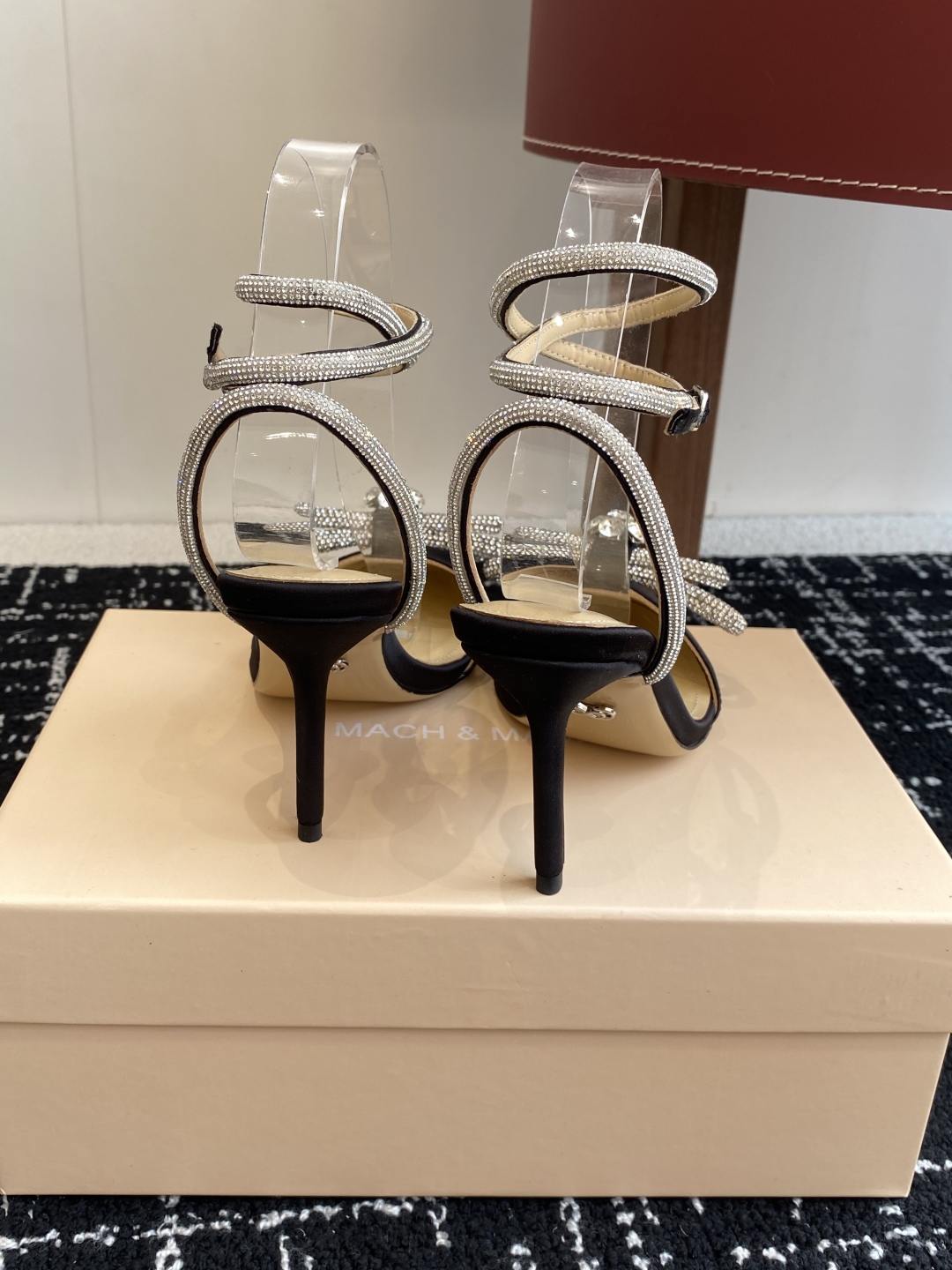 代购级
小众品牌Mach&Mach 绝美蝴蝶结 珍珠高跟系列鞋 

又美又嗲、珍珠蝴蝶结加缠绕式水钻 设