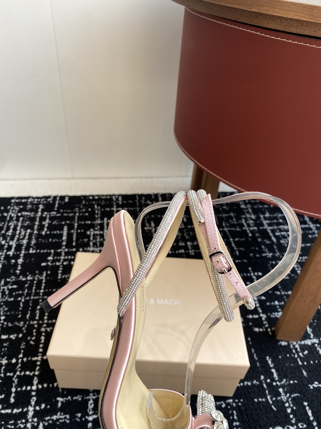代购级
小众品牌Mach&Mach 绝美蝴蝶结 珍珠高跟系列鞋 

又美又嗲、珍珠蝴蝶结加缠绕式水钻 设
