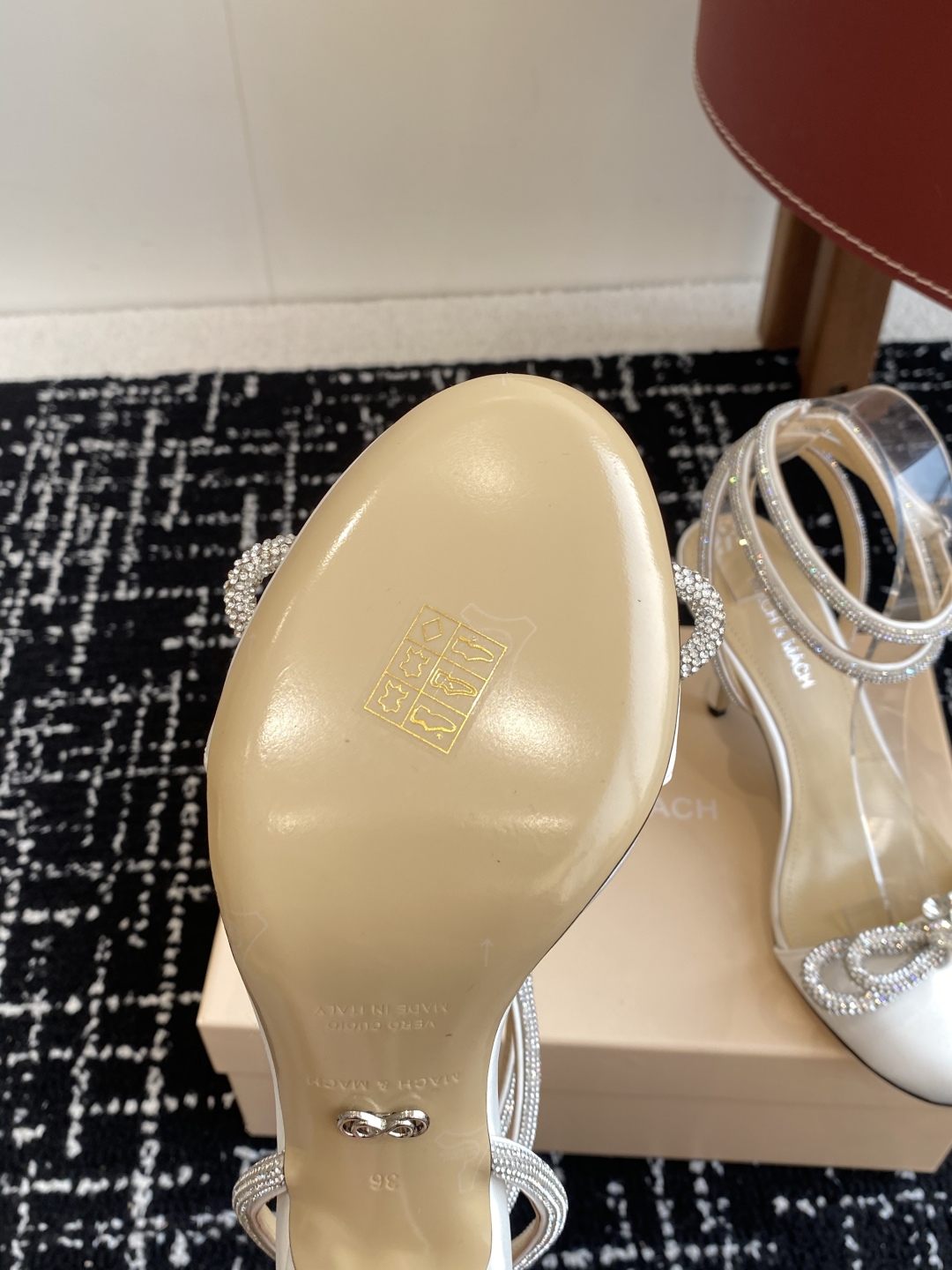 代购级
小众品牌Mach&Mach 绝美蝴蝶结 珍珠高跟系列鞋 

又美又嗲、珍珠蝴蝶结加缠绕式水钻 设