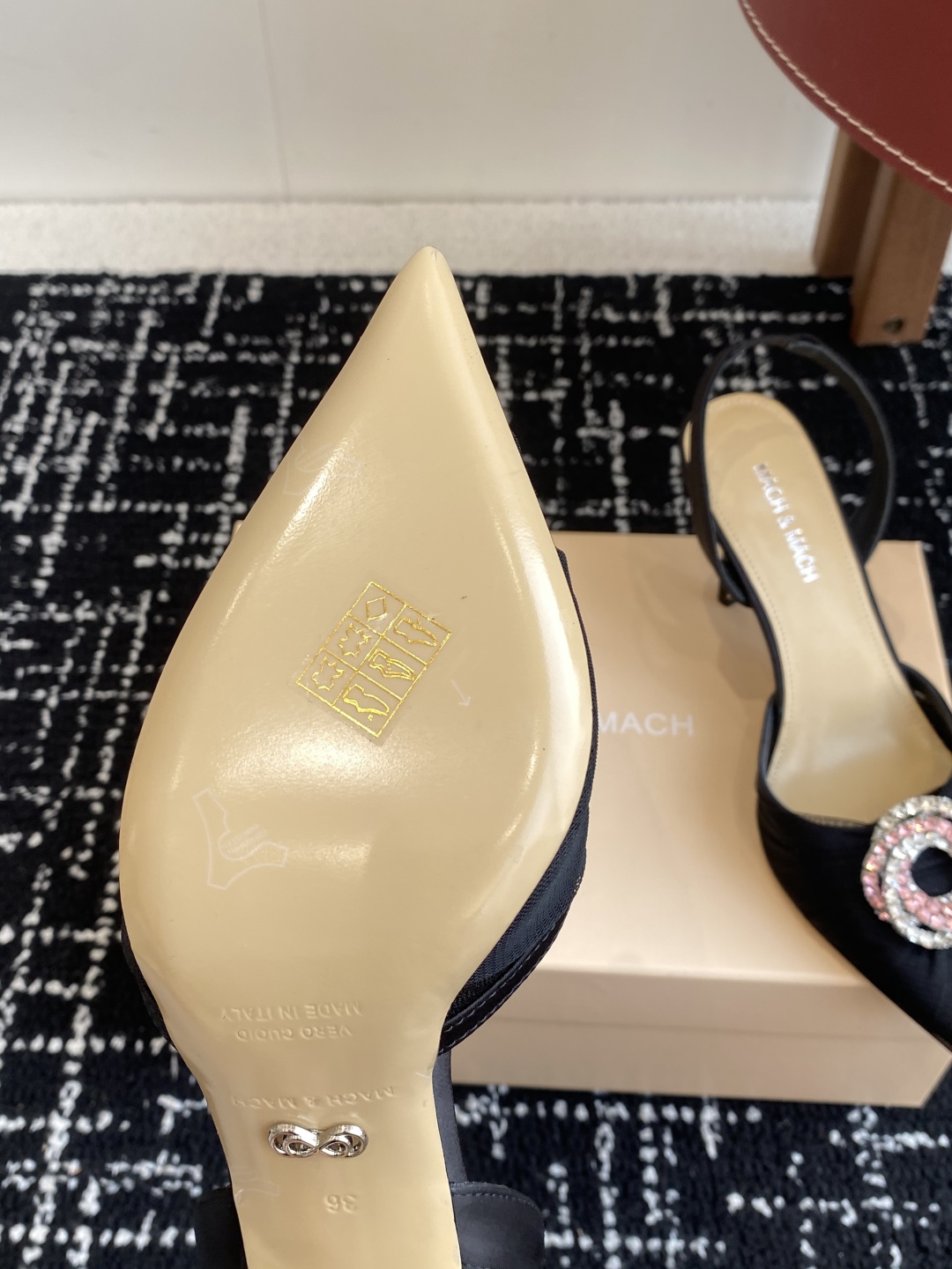 代购级
小众品牌Mach&Mach 绝美  水钻高跟系列鞋 

又美又嗲、澳洲水钻 设计让你在人群中一眼