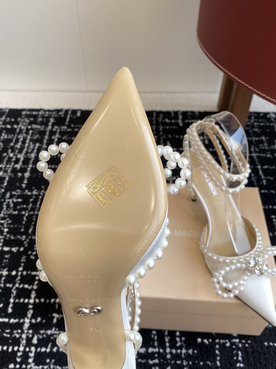 代购级
小众品牌Mach&Mach 绝美蝴蝶结 珍珠高跟系列鞋 

又美又嗲、珍珠蝴蝶结加缠绕式设计让你
