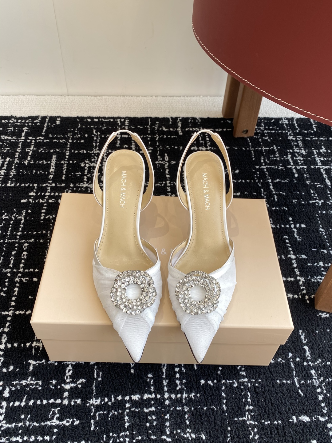 代购级
小众品牌Mach&Mach 绝美蝴蝶结 珍珠高跟系列鞋 

又美又嗲、珍珠蝴蝶结加缠绕式水钻 设