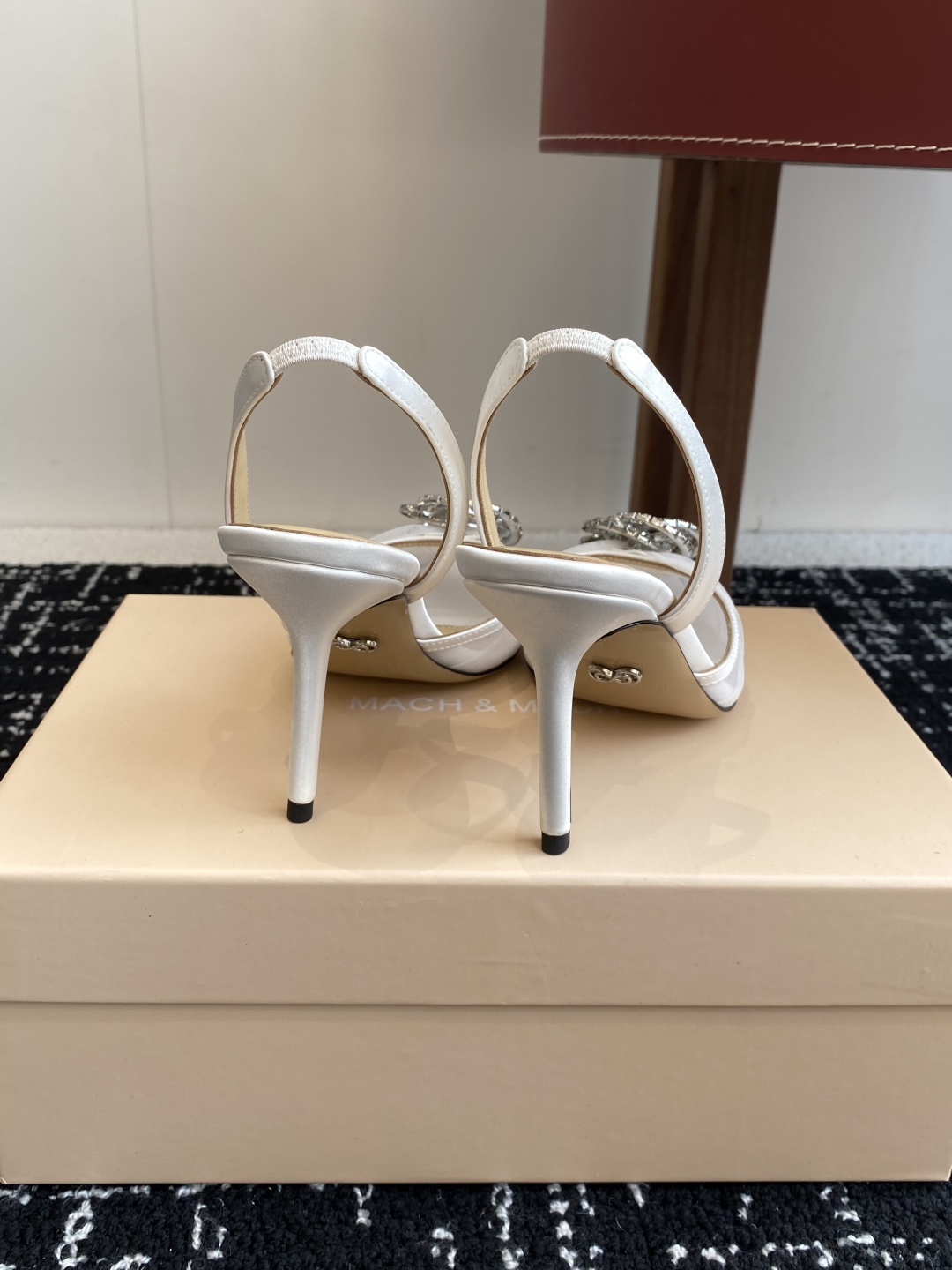 代购级
小众品牌Mach&Mach 绝美蝴蝶结 珍珠高跟系列鞋 

又美又嗲、珍珠蝴蝶结加缠绕式水钻 设