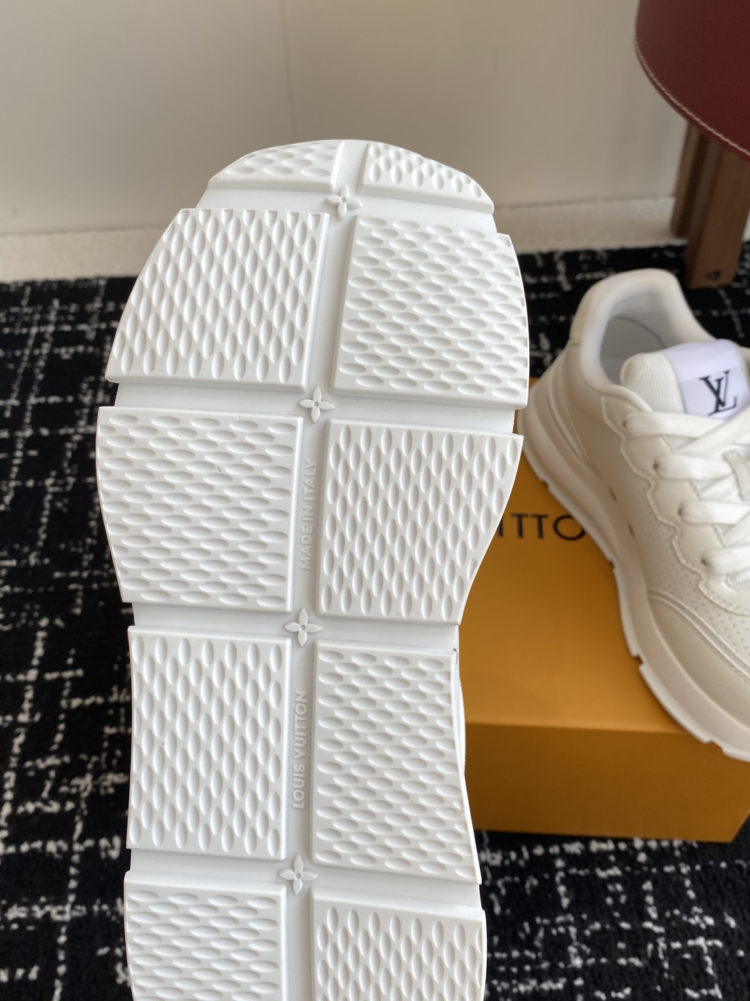 代购级
LV 路易威登 L家驴牌 最新Classic系列 厚底 休闲 运动鞋

原版购入开发 做货 这款