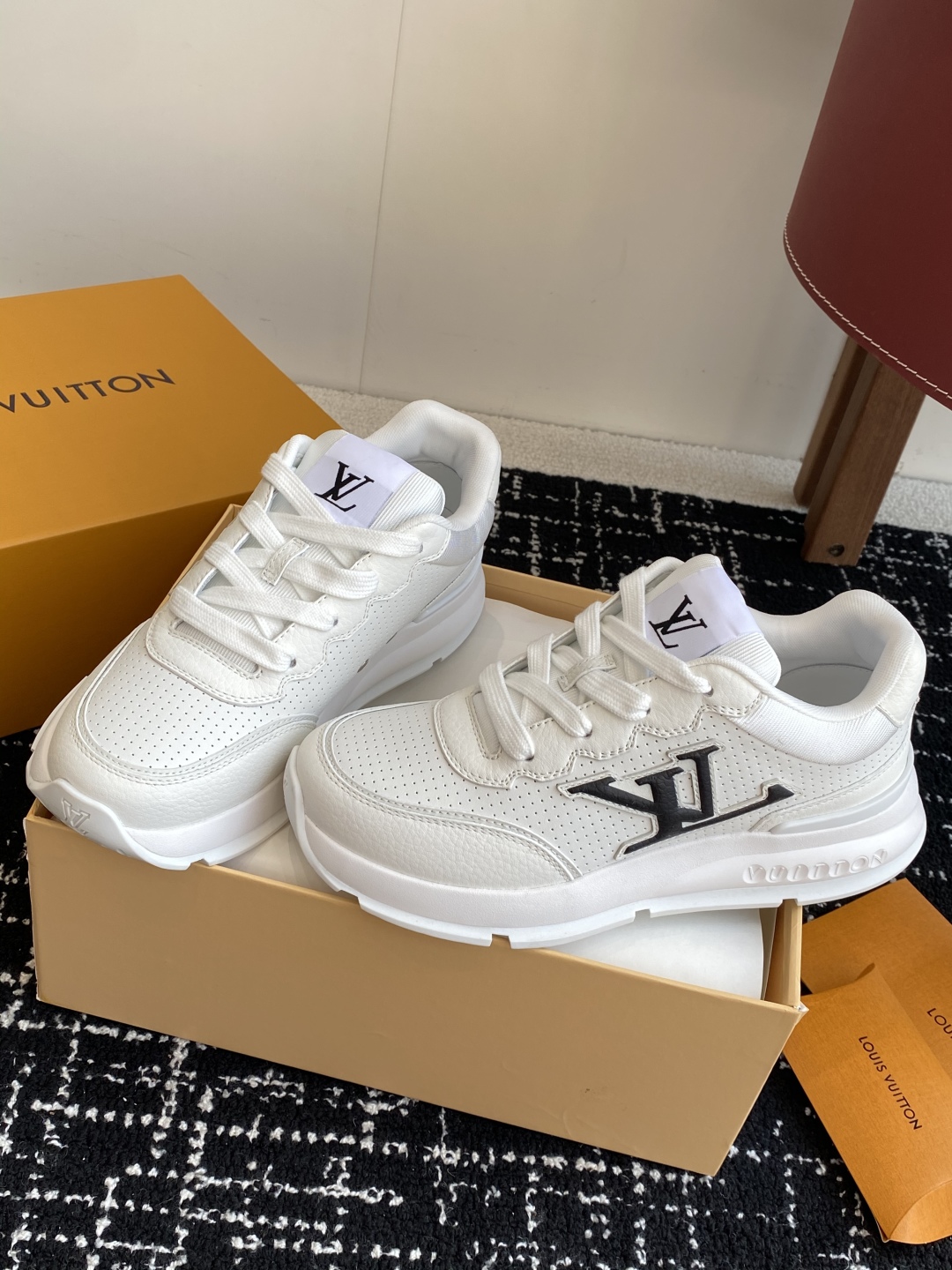 代购级
LV 路易威登 L家驴牌 最新Classic系列 厚底 休闲 运动鞋

原版购入开发 做货 这款