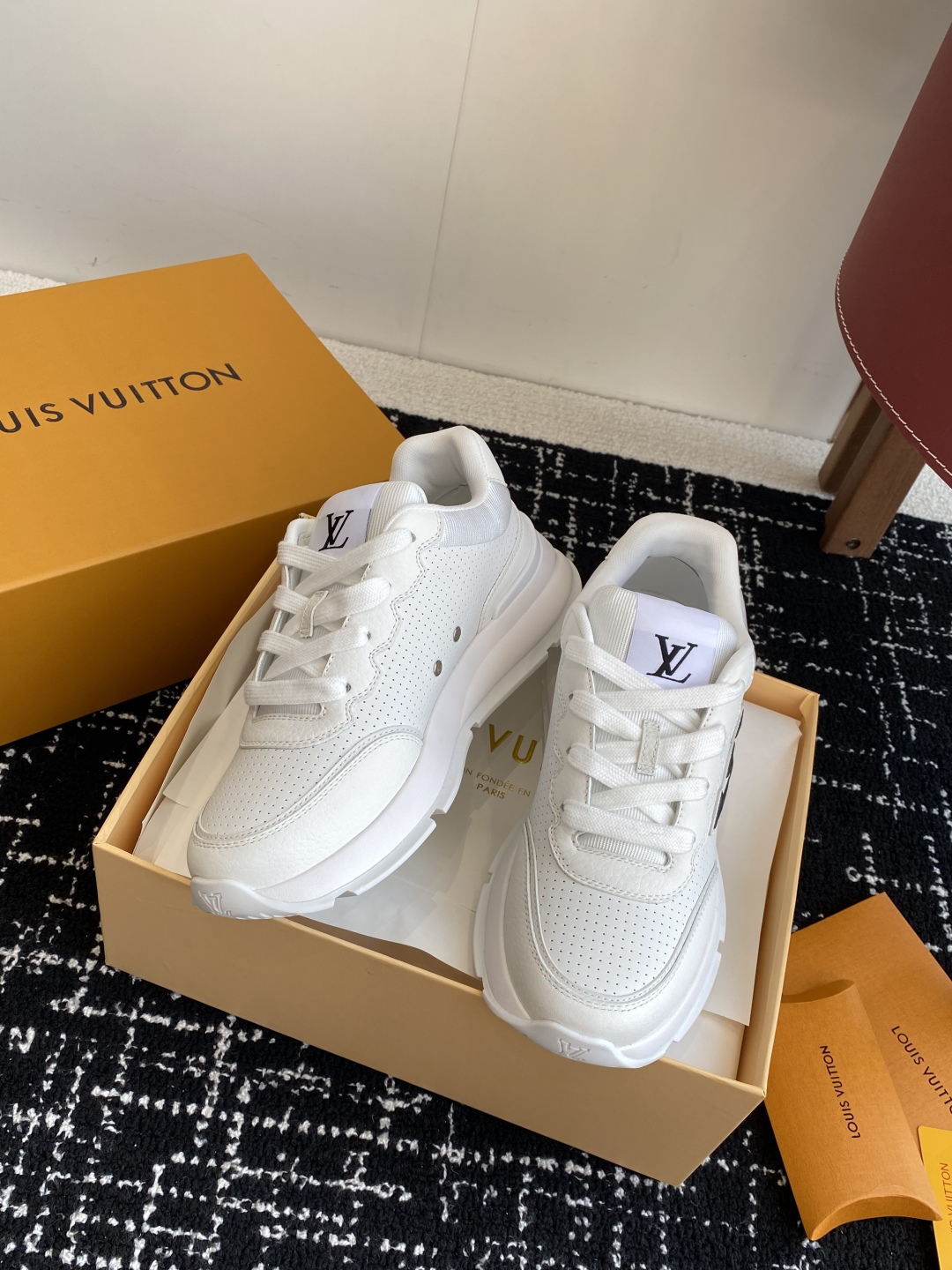 代购级
LV 路易威登 L家驴牌 最新Classic系列 厚底 休闲 运动鞋

原版购入开发 做货 这款