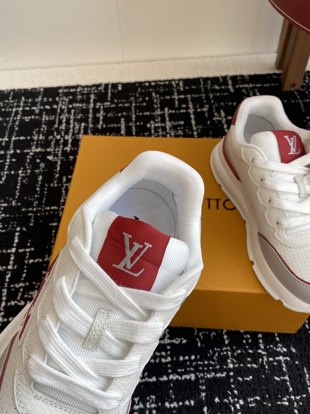 代购级
LV 路易威登 L家驴牌 最新Classic系列 厚底 休闲 运动鞋

原版购入开发 做货 这款