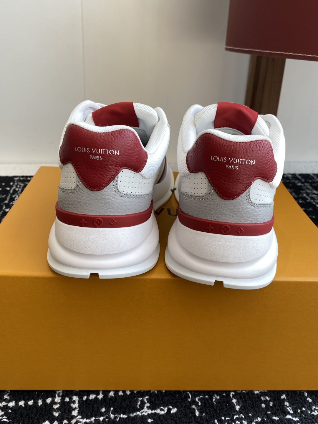 代购级
LV 路易威登 L家驴牌 最新Classic系列 厚底 休闲 运动鞋

原版购入开发 做货 这款