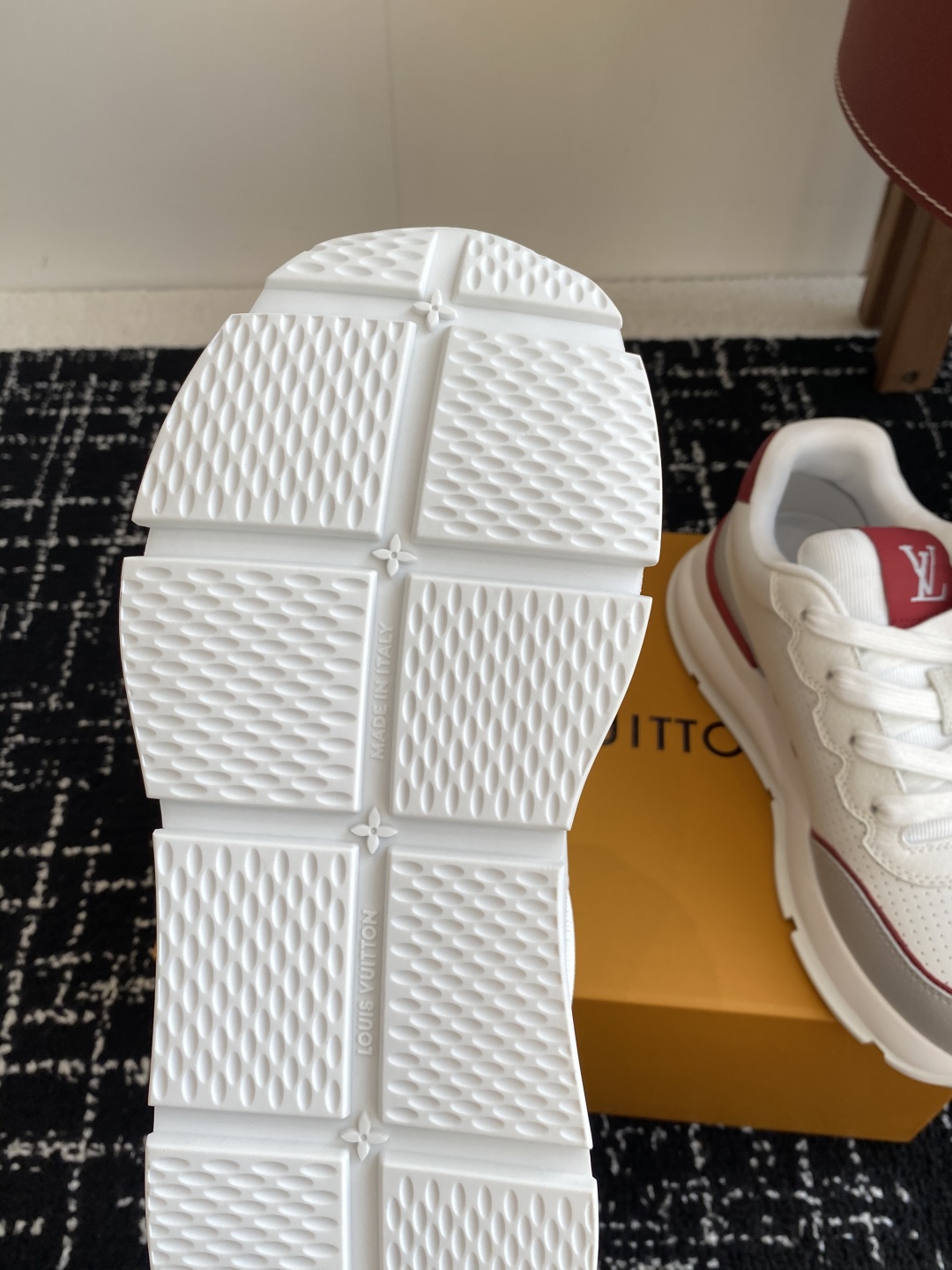 代购级
LV 路易威登 L家驴牌 最新Classic系列 厚底 休闲 运动鞋

原版购入开发 做货 这款