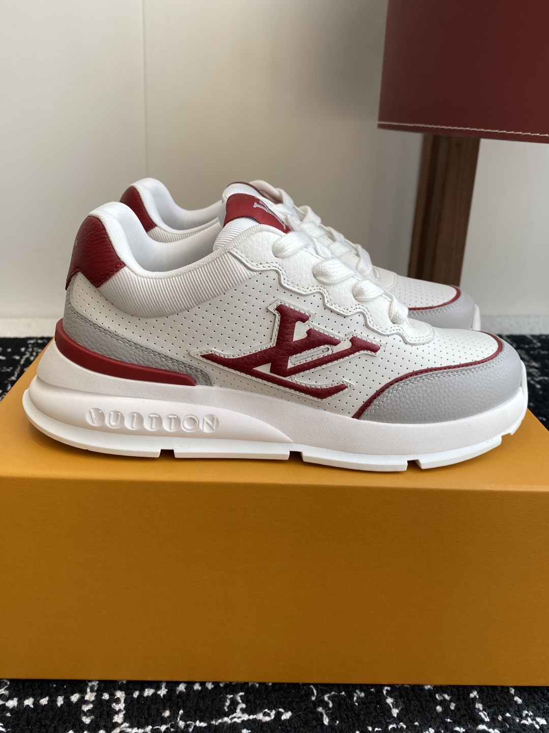 代购级
LV 路易威登 L家驴牌 最新Classic系列 厚底 休闲 运动鞋

原版购入开发 做货 这款