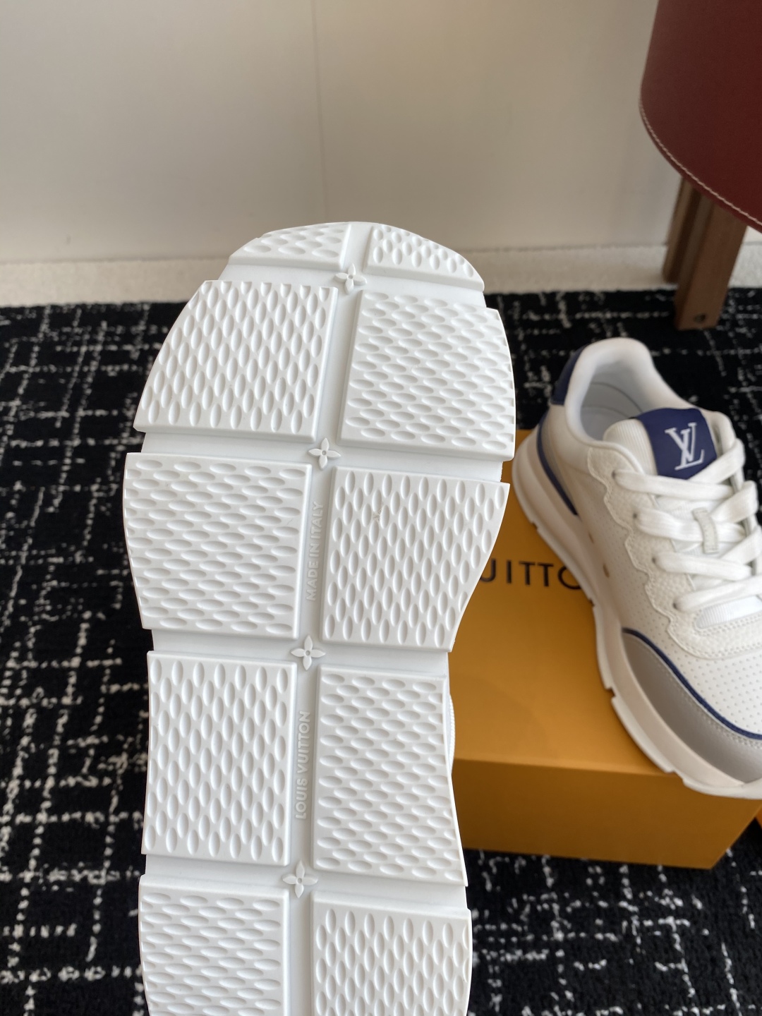 代购级
LV 路易威登 L家驴牌 最新Classic系列 厚底 休闲 运动鞋

原版购入开发 做货 这款
