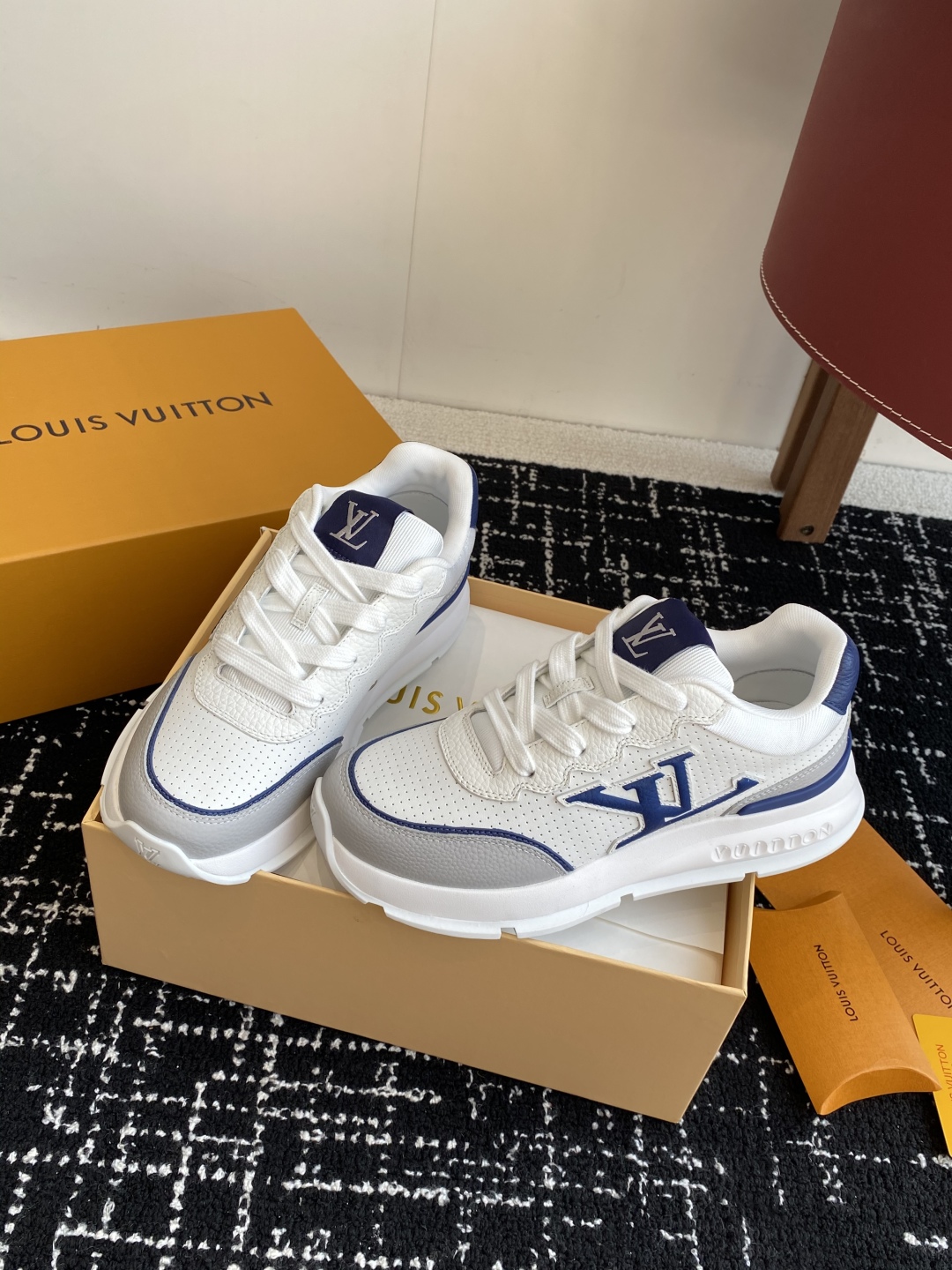 代购级
LV 路易威登 L家驴牌 最新Classic系列 厚底 休闲 运动鞋

原版购入开发 做货 这款