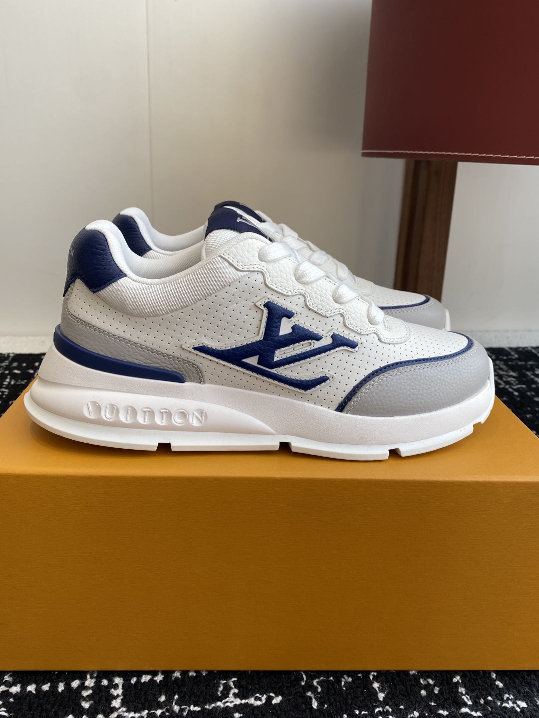 代购级
LV 路易威登 L家驴牌 最新Classic系列 厚底 休闲 运动鞋

原版购入开发 做货 这款